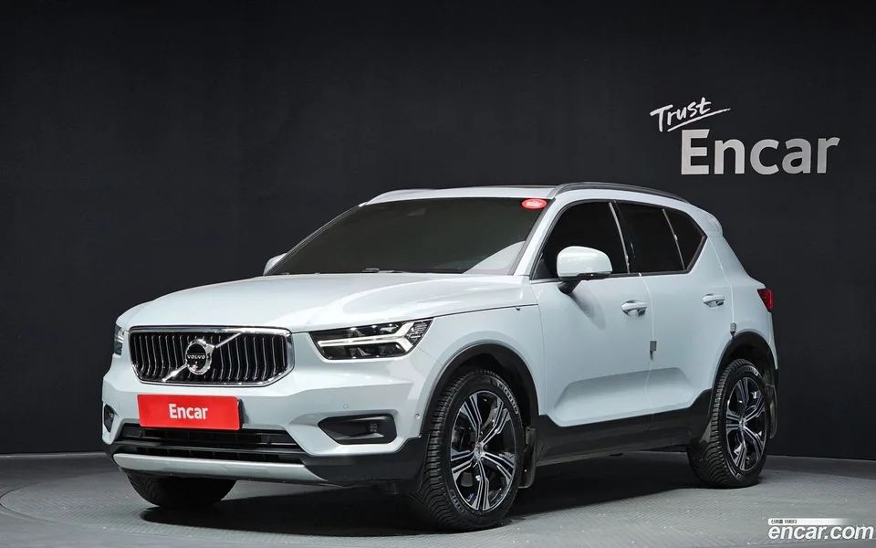 Volvo XC40 B4 2022 — фото 1, купить с доставкой в Москву