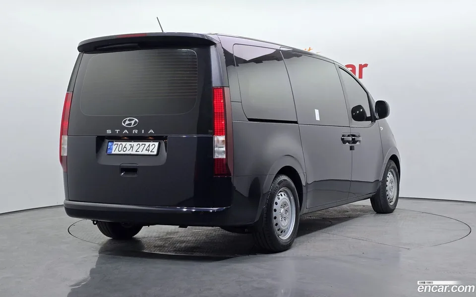 Hyundai Staria 11 2023 — миниатюра 2