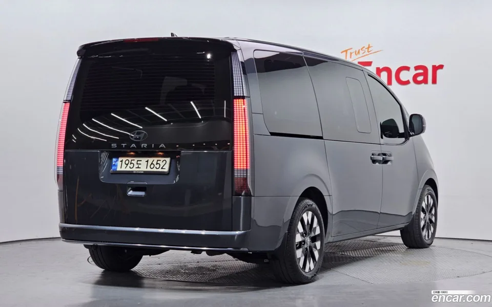 Hyundai Staria HEV 1.6 7 2024 — миниатюра 2