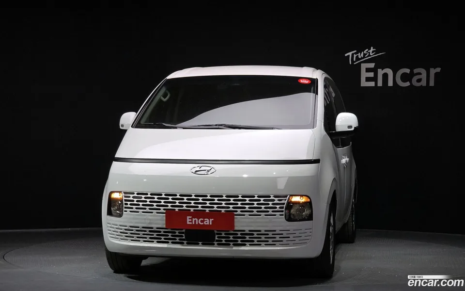 Hyundai Staria 9 2024 — миниатюра 3