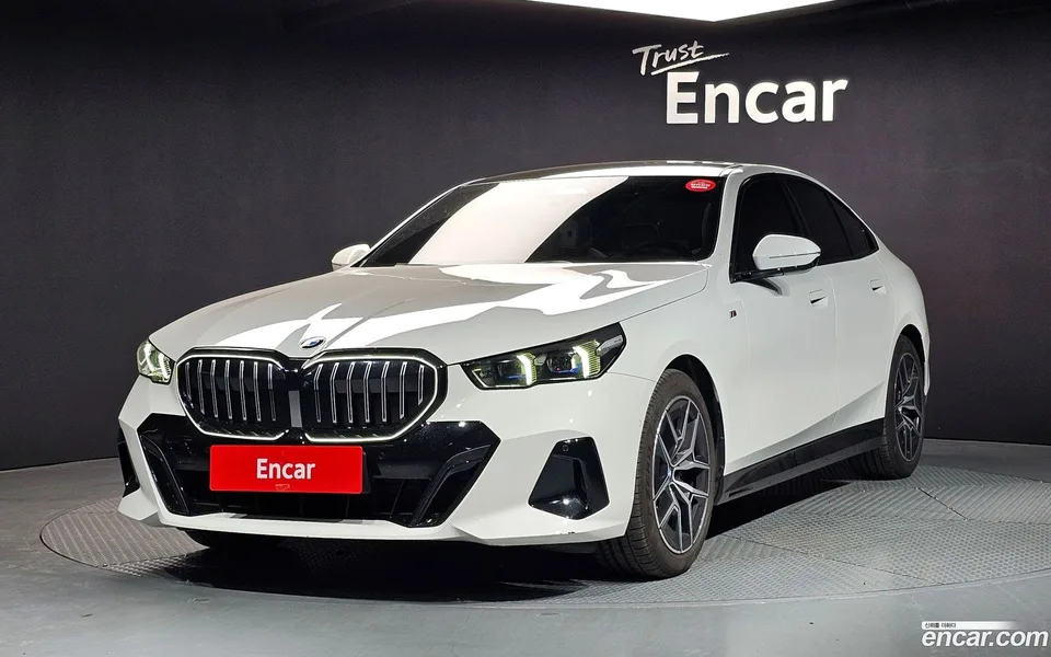 BMW 5 Series 520i M 2025 — фото 1, купить с доставкой в Москву