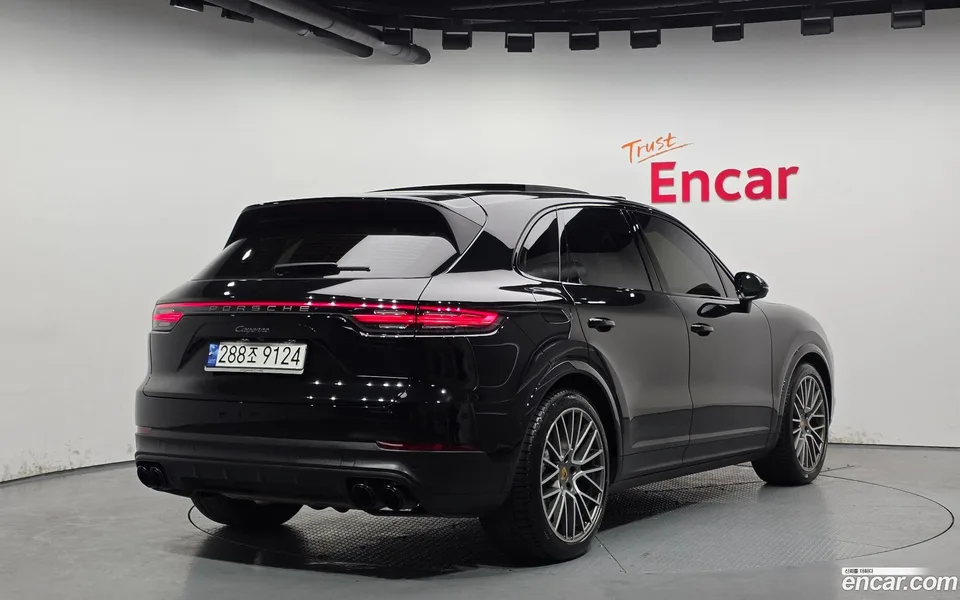 Porsche Cayenne 3.0 2023 — миниатюра 2