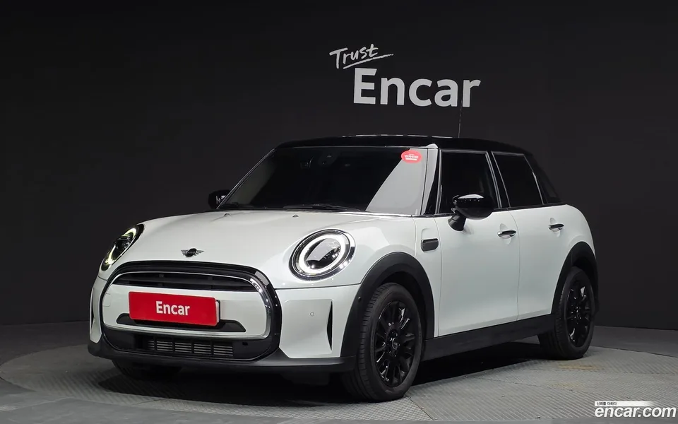 MINI Cooper 5 2023 — фото 1, купить с доставкой в Москву