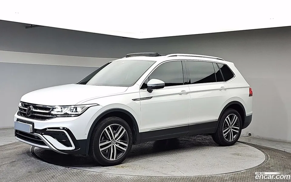Volkswagen Tiguan Allspace 2.0 TSI 2023 — миниатюра 2