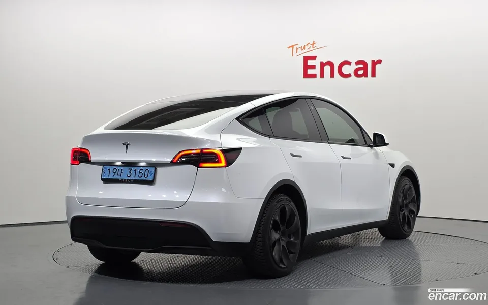 Tesla Model Y RWD 2024 — миниатюра 2