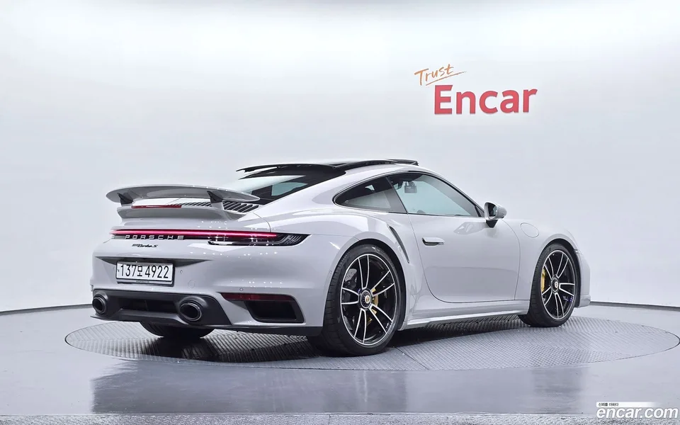 Porsche 911 (992) S 2022 — миниатюра 2