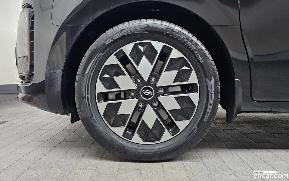 Hyundai Staria 4WD 7 2022 — миниатюра 5