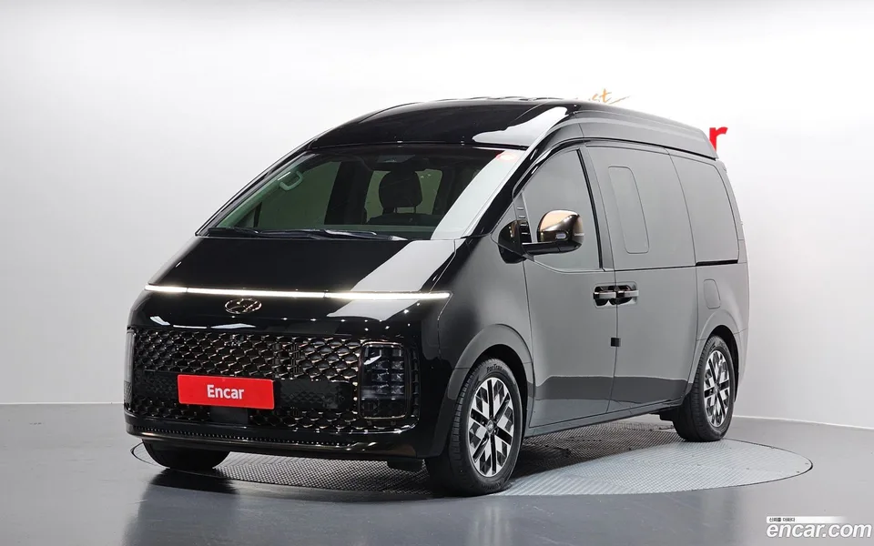 Hyundai Staria 4WD 7 2022 — фото 1, купить с доставкой в Москву