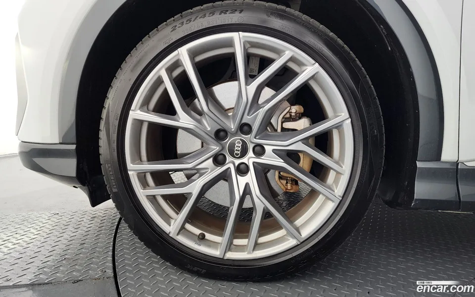 Audi Q4 e-tron 45 2025 — миниатюра 5