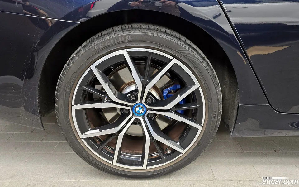 BMW 5 Series 530e M 2022 — миниатюра 5