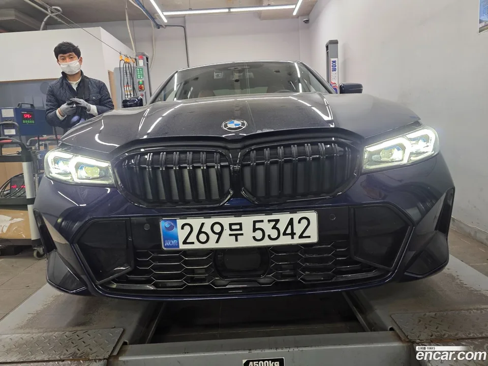 BMW 3 Series 320i M 2025 — фото 1, купить с доставкой в Москву