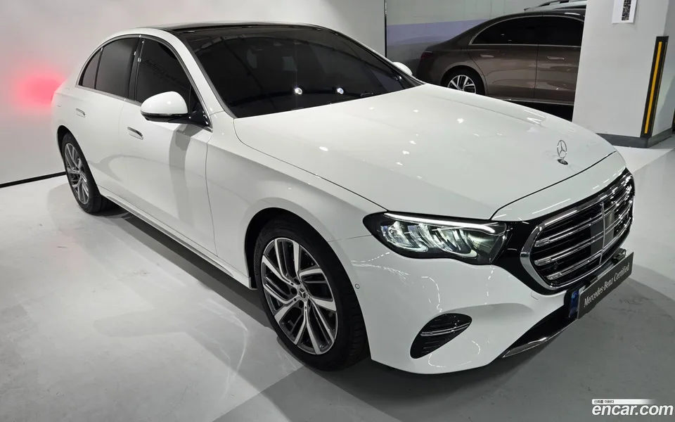 Mercedes-Benz E-Class E220d 4MATIC 2025 — миниатюра 2
