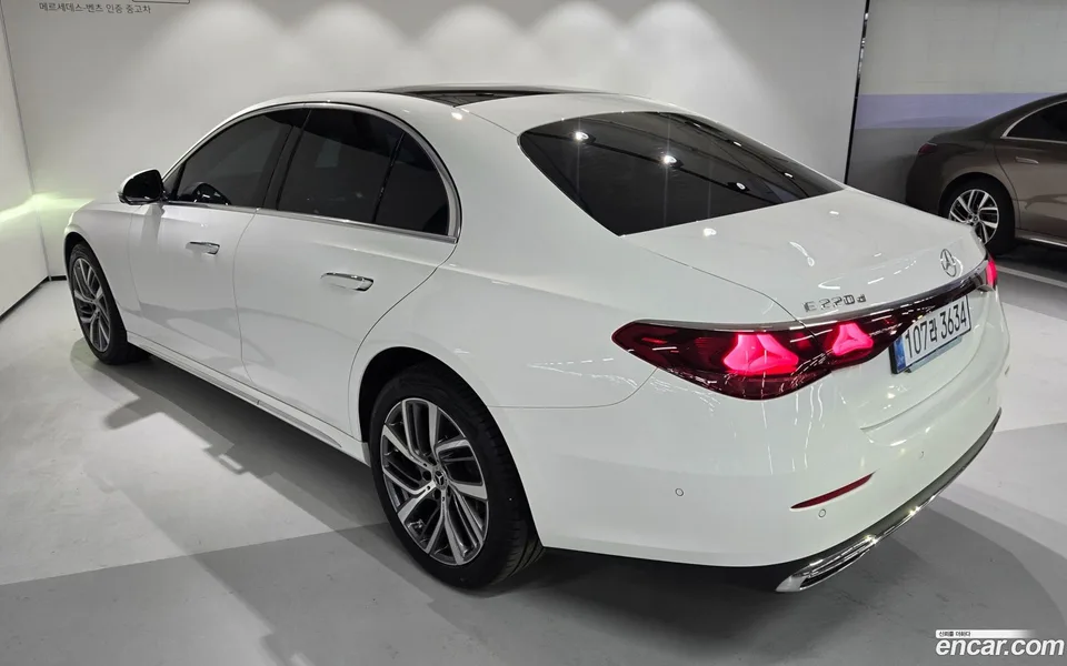 Mercedes-Benz E-Class E220d 4MATIC 2025 — миниатюра 3