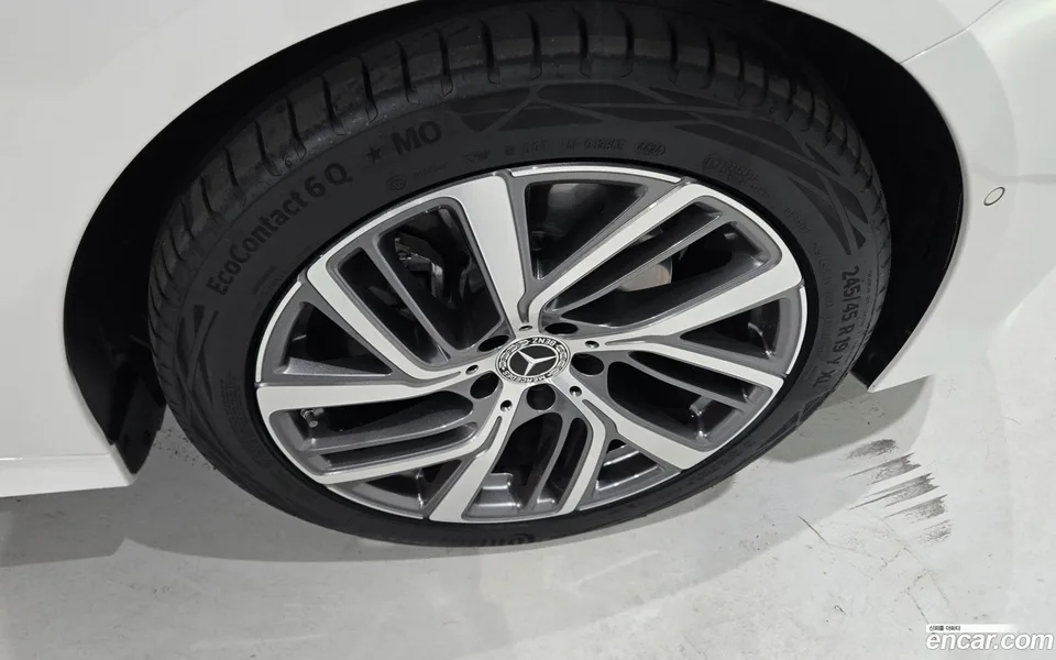 Mercedes-Benz E-Class E220d 4MATIC 2025 — миниатюра 5