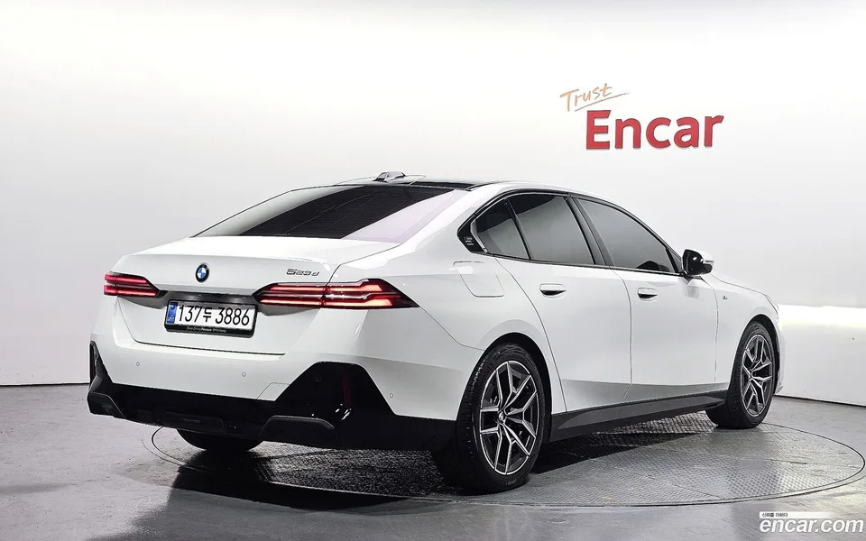 BMW 5 Series 523d M 2025 — миниатюра 2