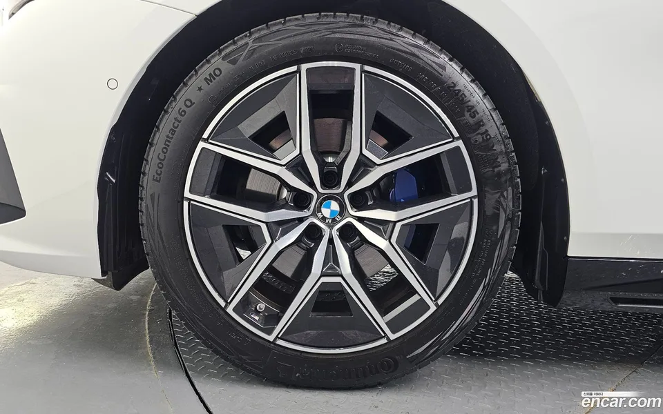 BMW 5 Series 523d M 2025 — миниатюра 5