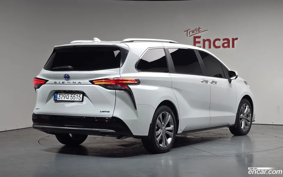 Toyota Sienna 2.5 2WD 2025 — миниатюра 2