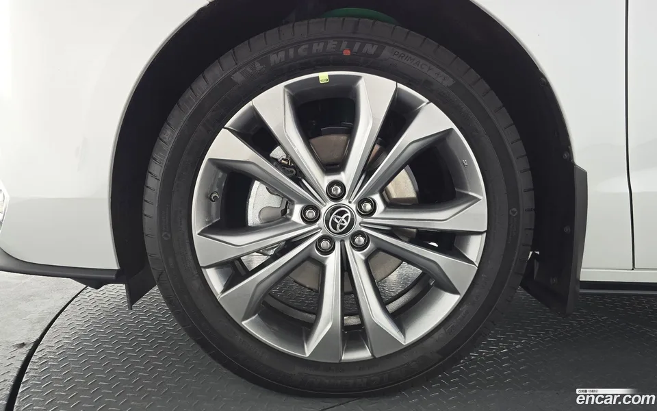 Toyota Sienna 2.5 2WD 2025 — миниатюра 5