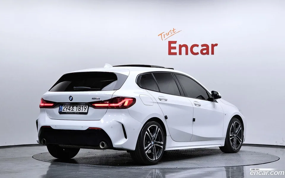 BMW 1 Series 120i M 2022 — миниатюра 2