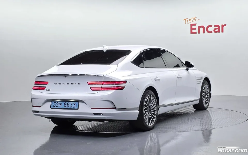 Genesis Electrified G80 e-AWD 2023 — миниатюра 2