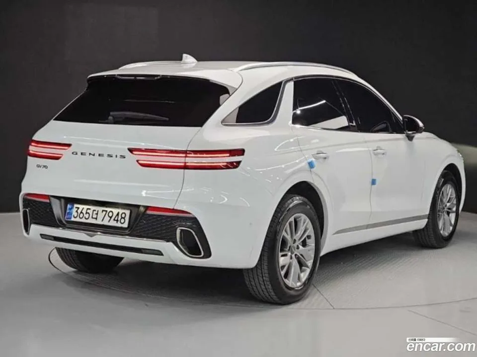 Genesis GV70 2.5T 2WD 2023 — миниатюра 3