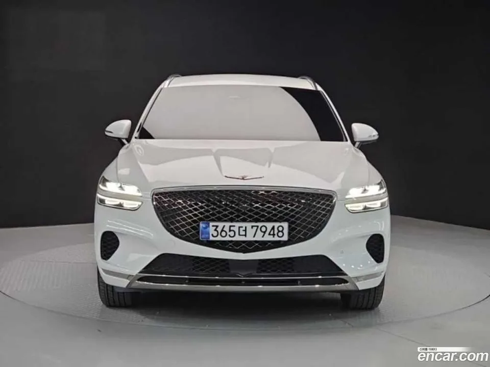 Genesis GV70 2.5T 2WD 2023 — фото 1, купить с доставкой в Москву