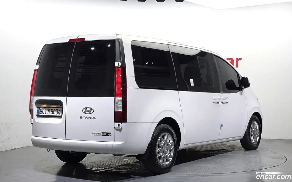Hyundai Staria 5 2023 — миниатюра 2