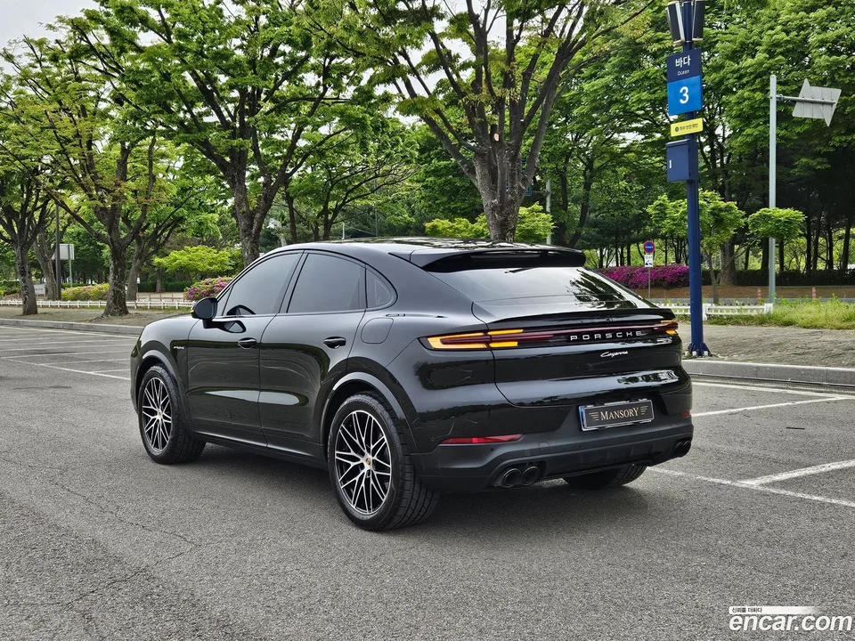 Porsche Cayenne 3.0 E- 2025 — миниатюра 3