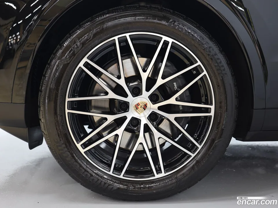 Porsche Cayenne 3.0 E- 2025 — миниатюра 5