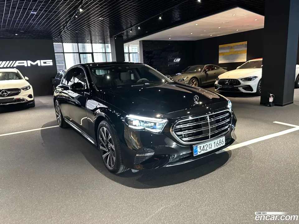 Mercedes-Benz E-Class E300 4MATIC 2026 — миниатюра 3