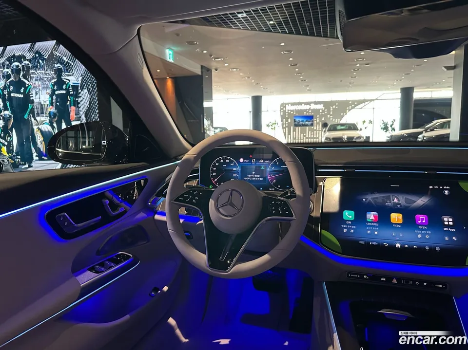 Mercedes-Benz E-Class E300 4MATIC 2026 — миниатюра 4