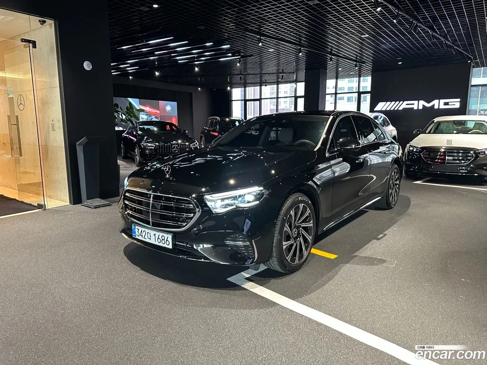 Mercedes-Benz E-Class E300 4MATIC 2026 — миниатюра 5