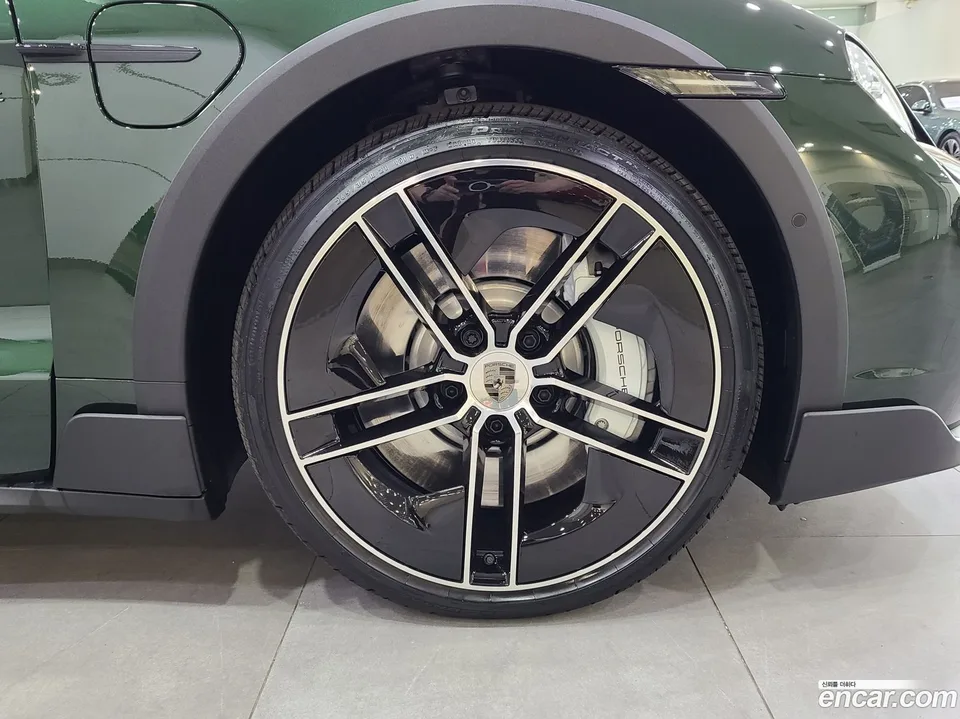 Porsche Taycan 2025 — миниатюра 5