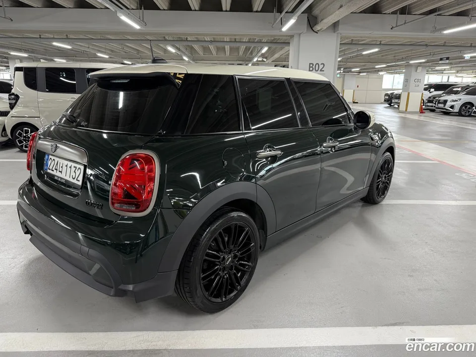 MINI Cooper 5 2022 — миниатюра 2
