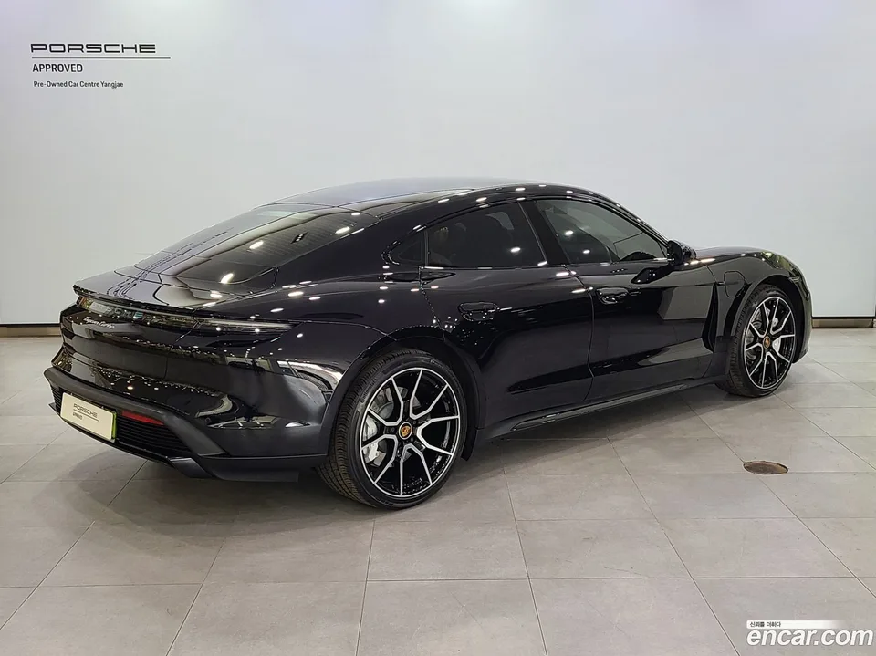 Porsche Taycan 2024 — миниатюра 2