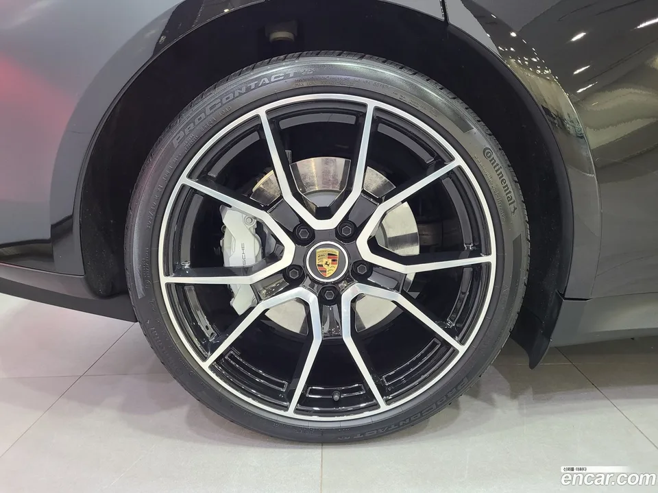 Porsche Taycan 2024 — миниатюра 5