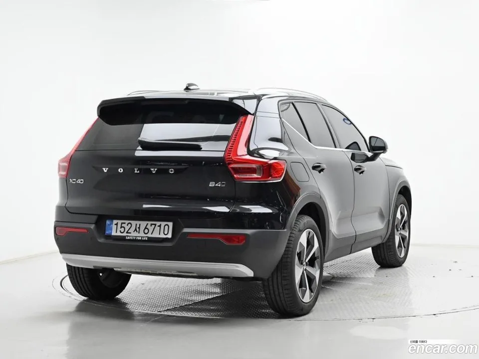Volvo XC40 B4 2025 — миниатюра 2