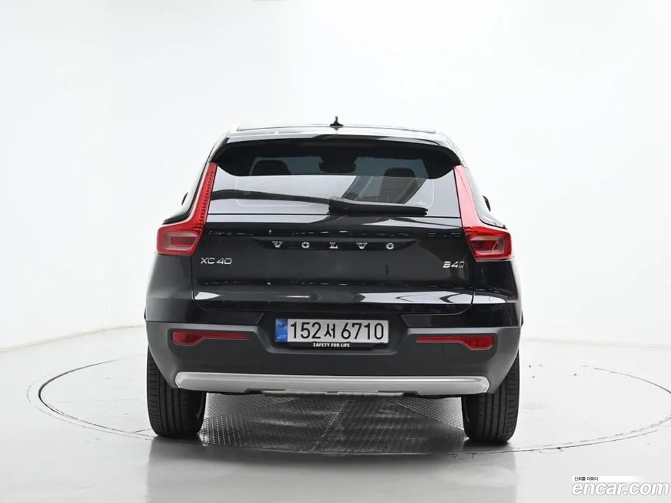 Volvo XC40 B4 2025 — миниатюра 4