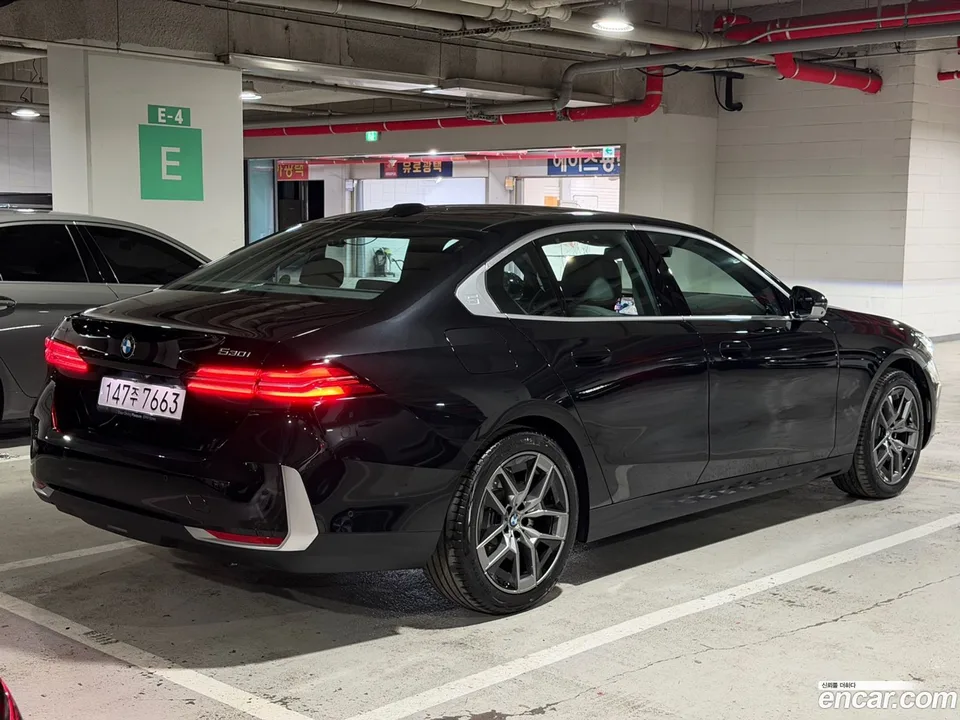 BMW 5 Series 530i xDrive 2025 — миниатюра 2