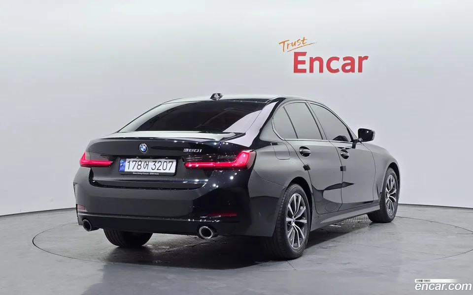 BMW 3 Series 320i 2023 — миниатюра 2