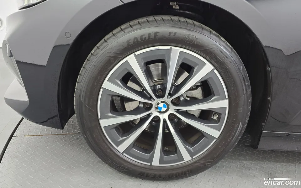 BMW 3 Series 320i 2023 — миниатюра 5