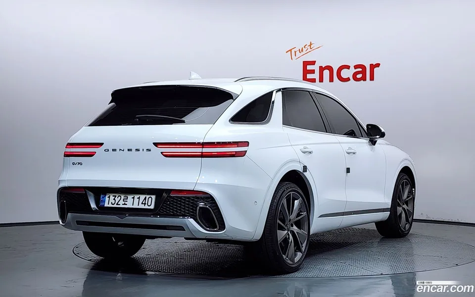 Genesis GV70 2.5T 2WD 2022 — миниатюра 2