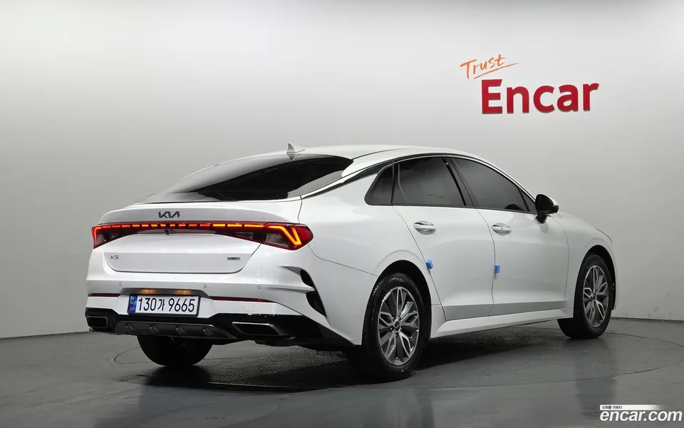 Kia K5 Hybrid 2023 — миниатюра 2