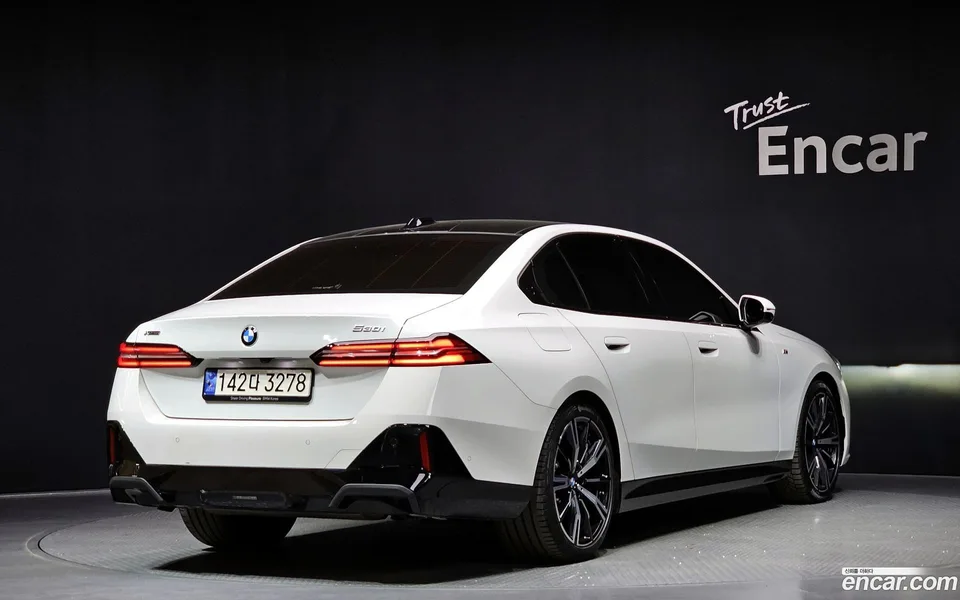 BMW 5 Series 530i xDrive M 2024 — миниатюра 2