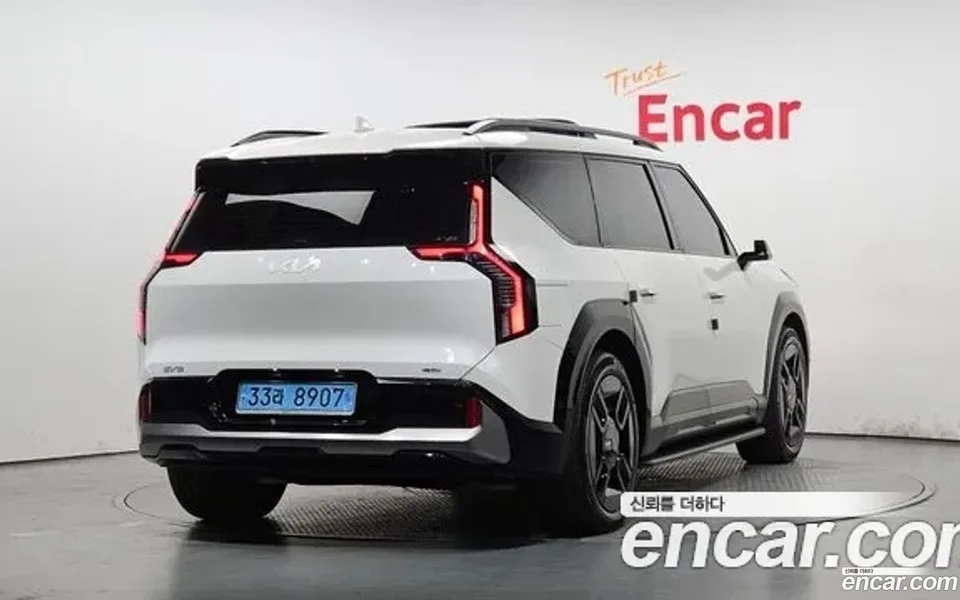 Kia EV9 4WD 2023 — миниатюра 2