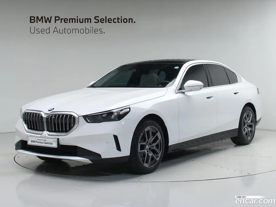 BMW 5 Series 520i 2025 — фото 1, купить с доставкой в Москву