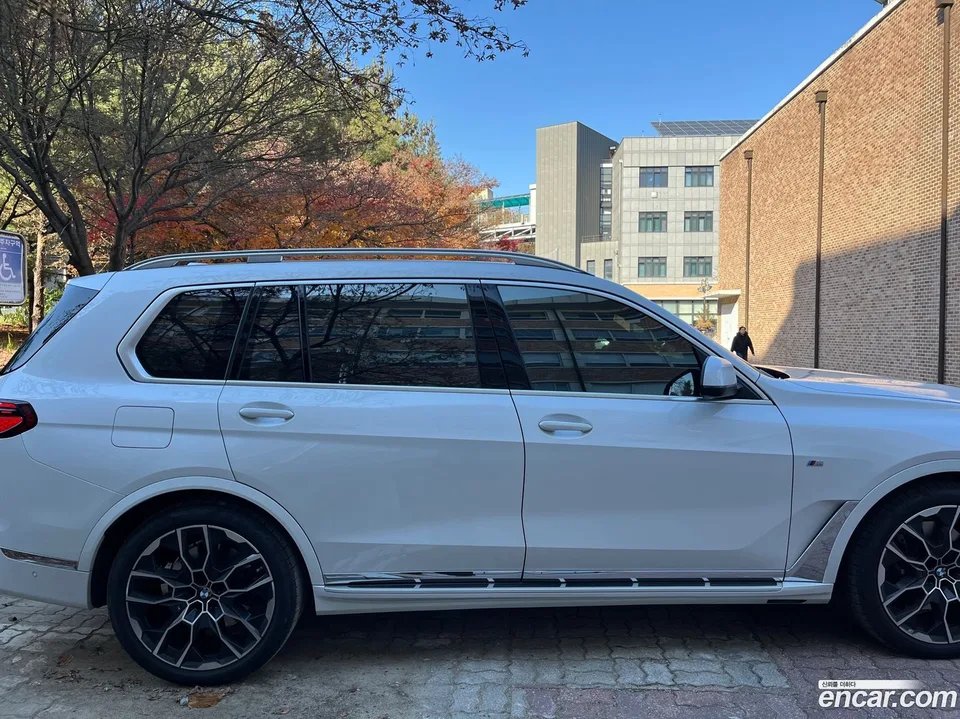 BMW X7 xDrive 40i M 7 2025 — миниатюра 5