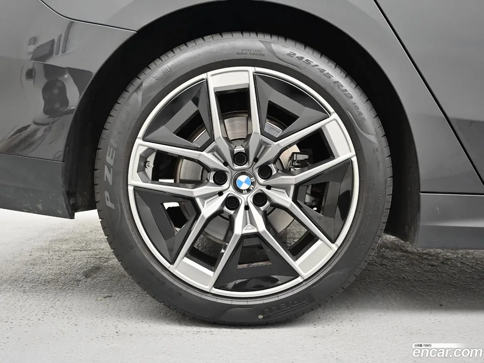 BMW 5 Series 520i 2025 — миниатюра 5