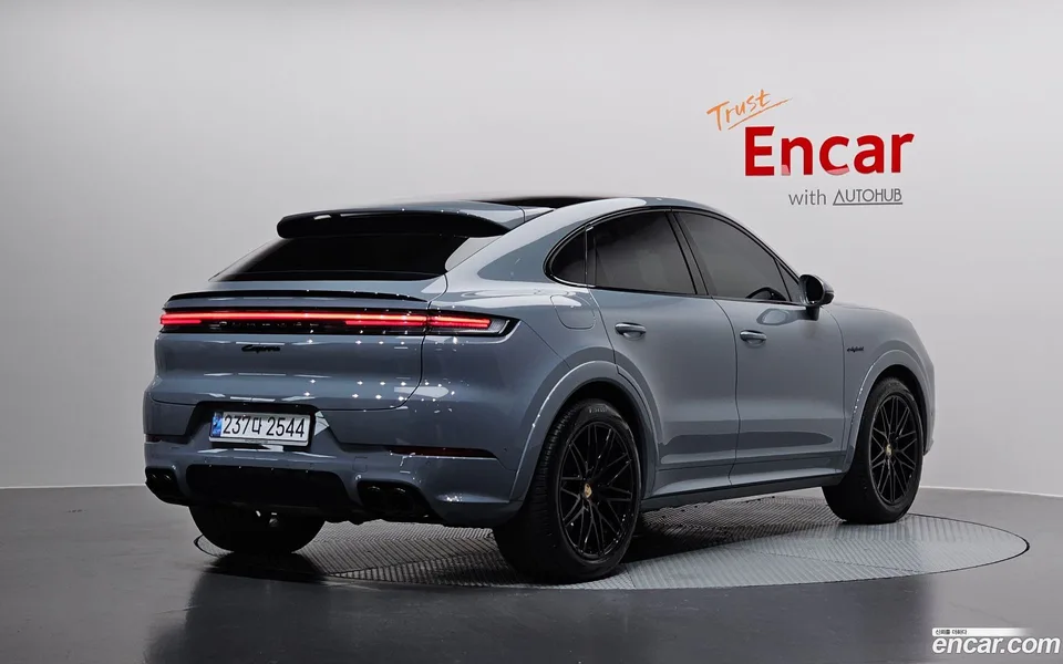 Porsche Cayenne 3.0 E- 2024 — миниатюра 2