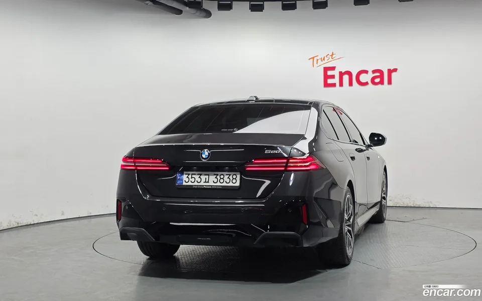 BMW 5 Series 520i M 2023 — миниатюра 4
